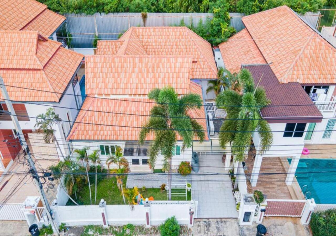 Happy N Joy Pool Near Jomtien On Thepprasit Road * Pattaya