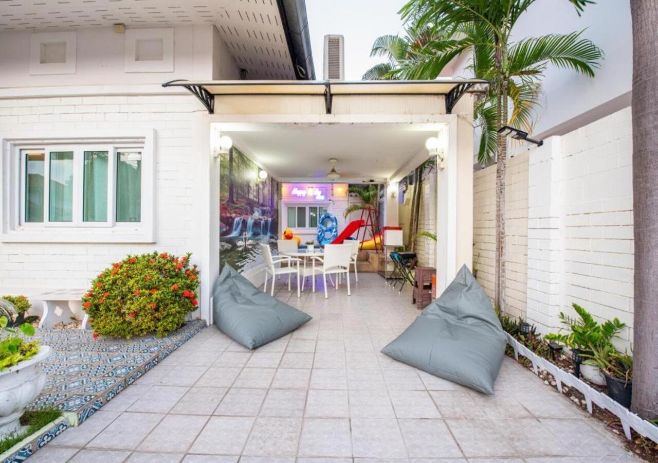 Happy N Joy Pool Near Jomtien On Thepprasit Road Pattaya