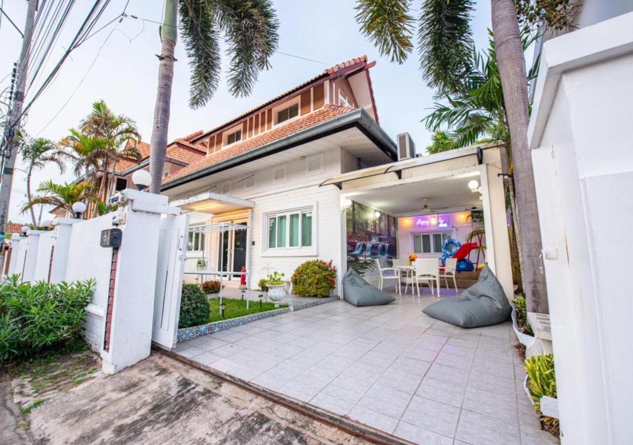 Villa Happy N Joy Pool Near Jomtien On Thepprasit Road *