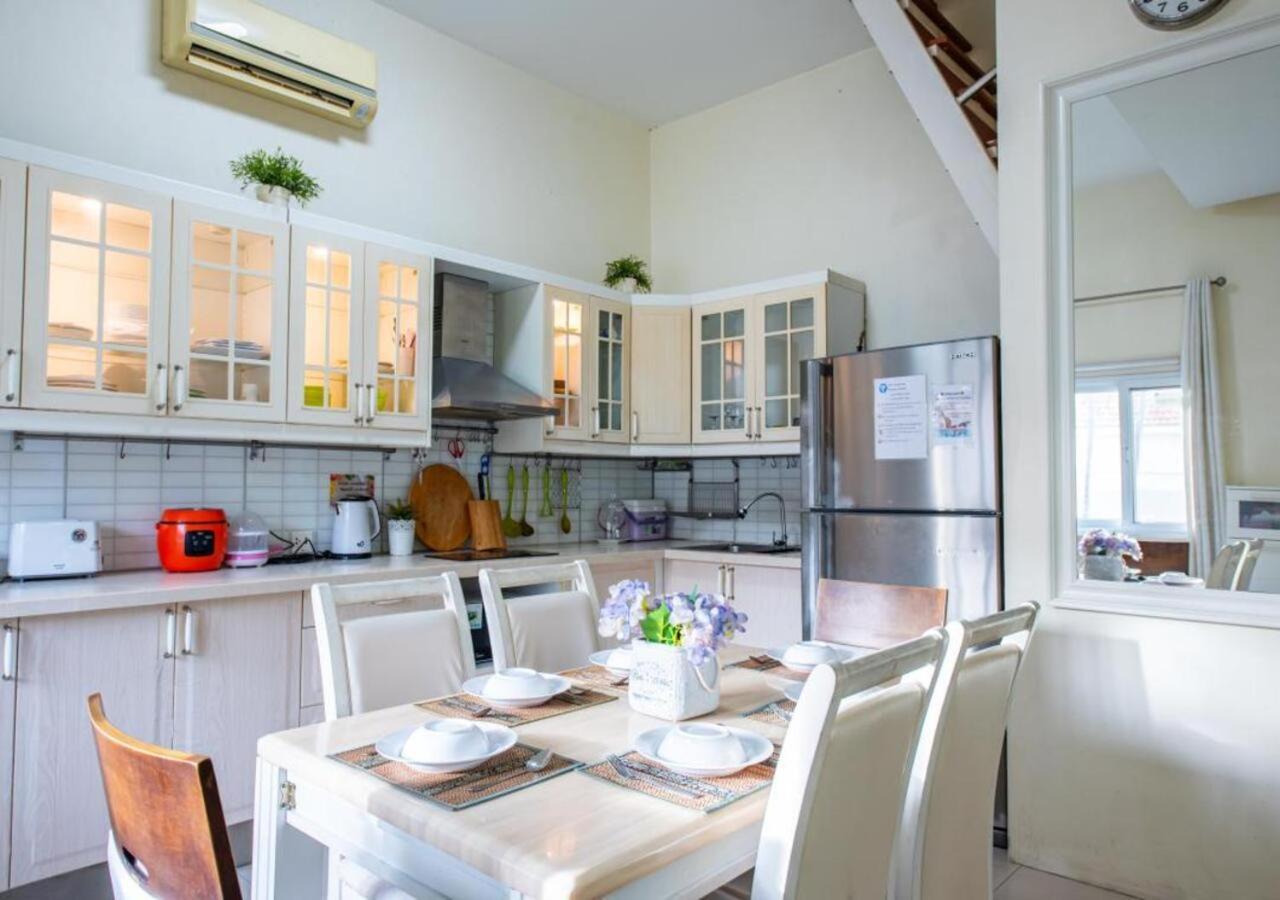 Happy N Joy Pool Near Jomtien On Thepprasit Road Pattaya