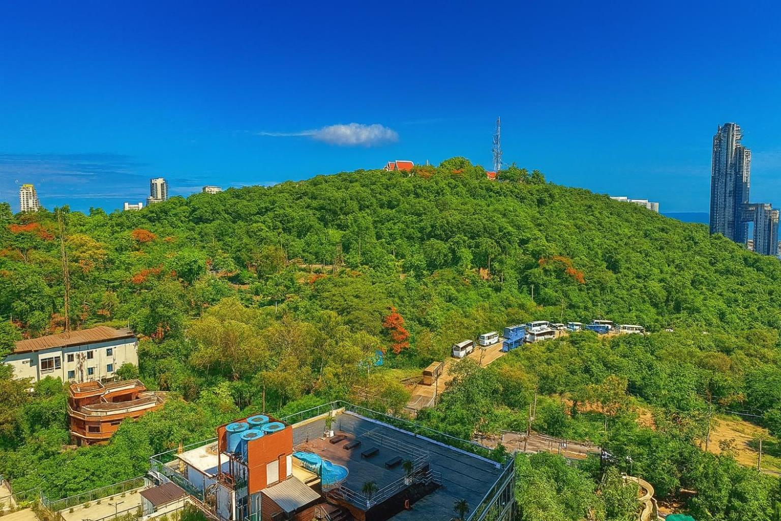 Apartment Luxury Hill Pool View Near And Walking Street In Pattaya