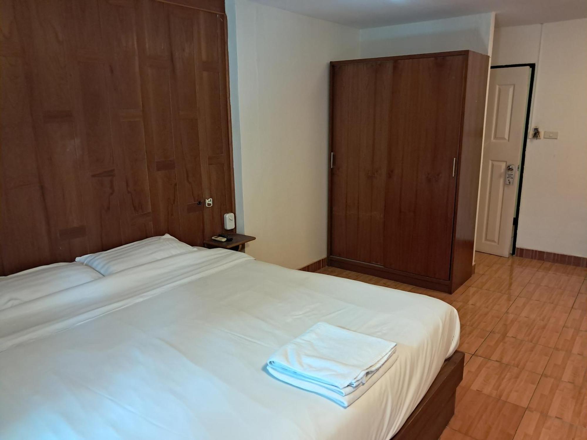 Namtip Bar & Hotel *