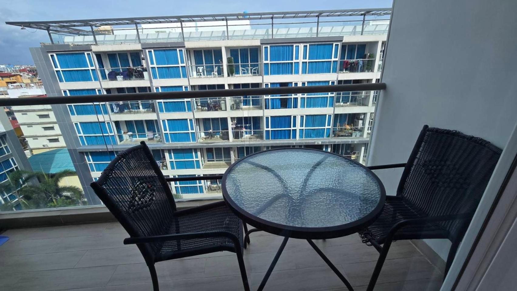 Centara Avenue Apartment *