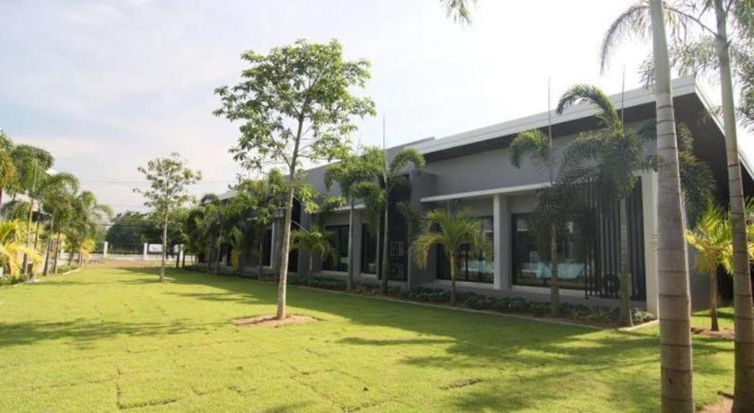 Sritrakul Place Hotel 3*