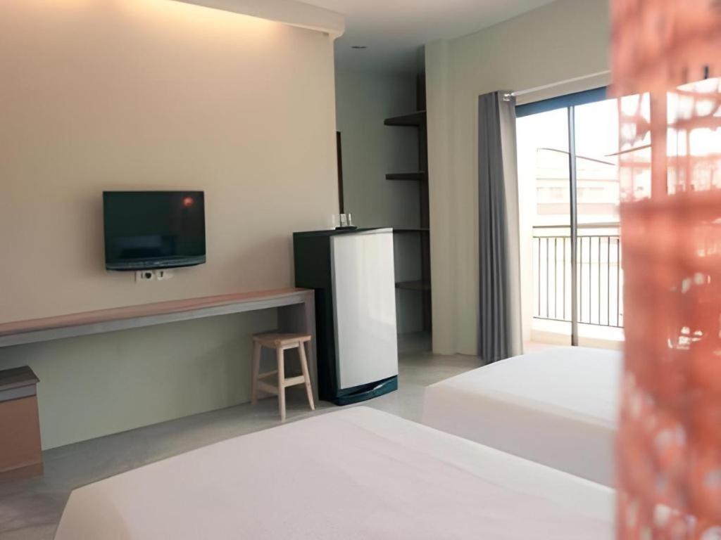 Hotel Yellow Moon