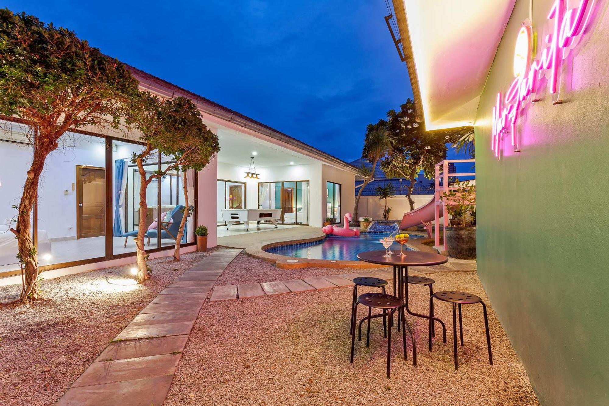 Villa Margarita Pool Pattaya