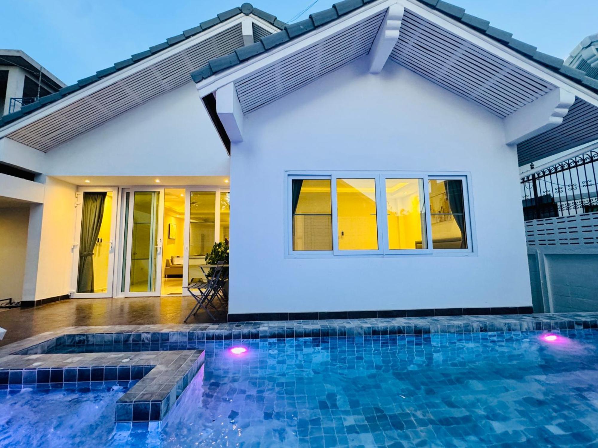 Villa 129 Wongamart Pattaya