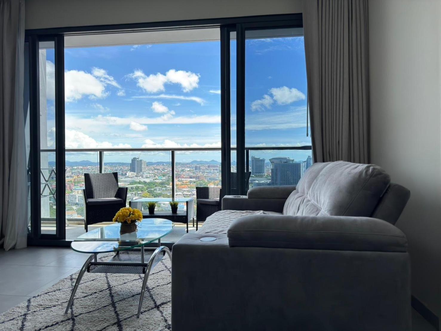 Zire Wongamat Apartment