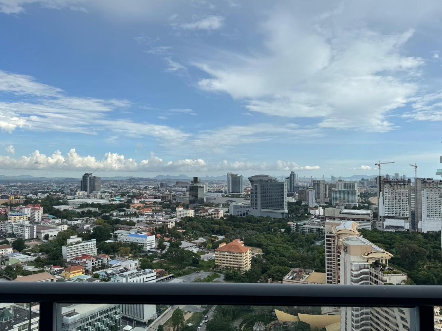 Apartment Zire Wongamat Pattaya