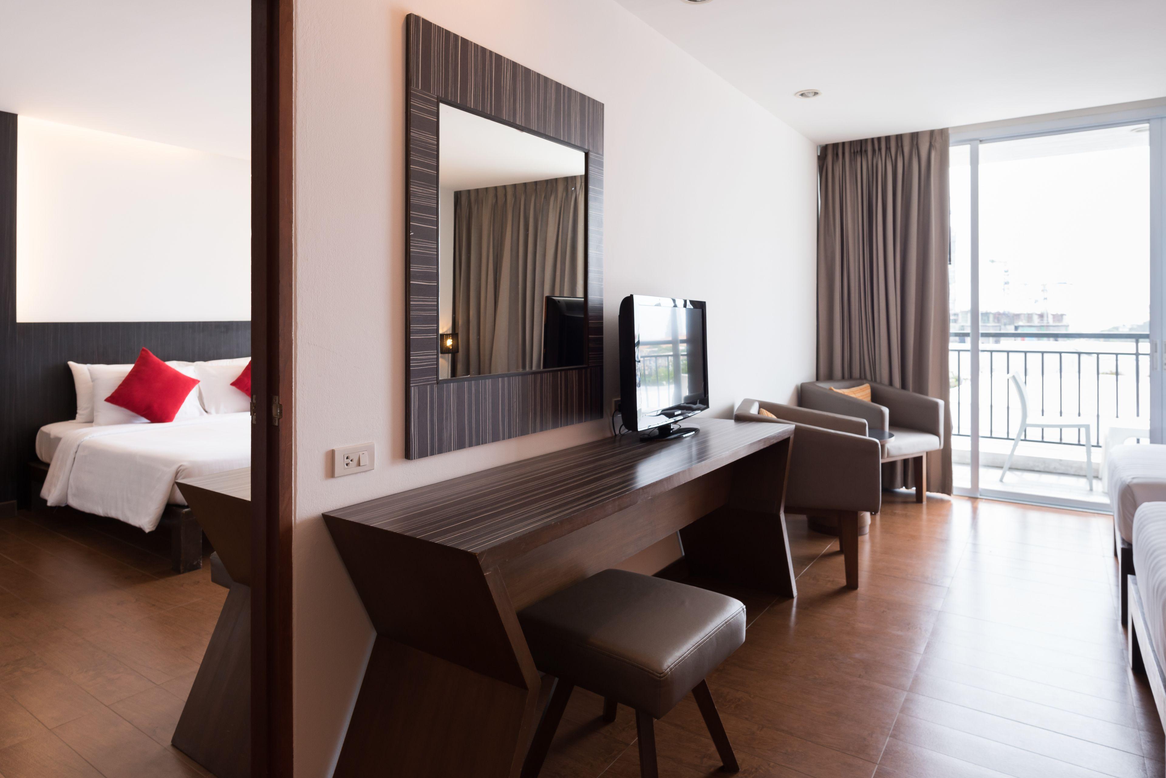 J โรงแรม 4*