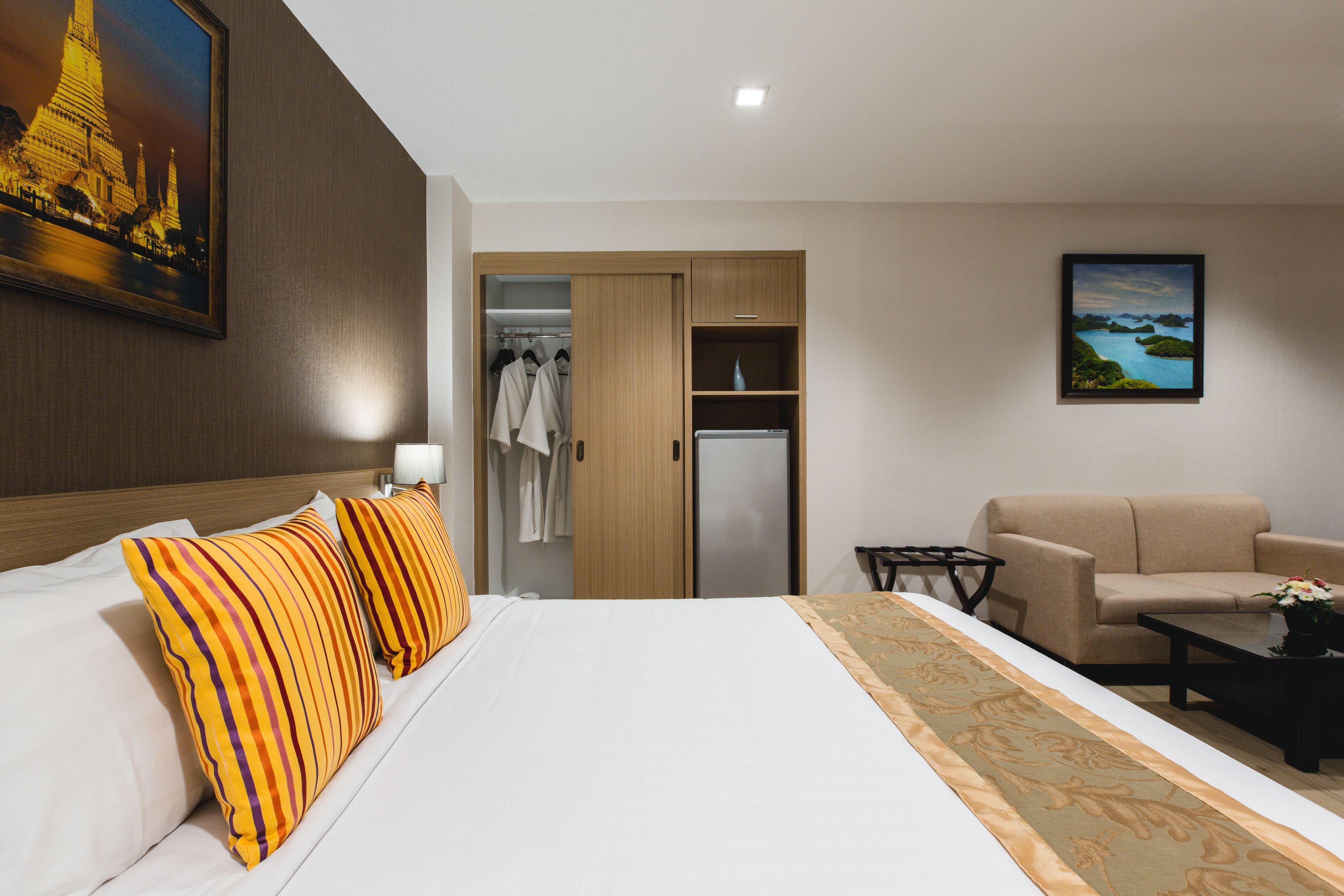 โรงแรม Adelphi 4*
