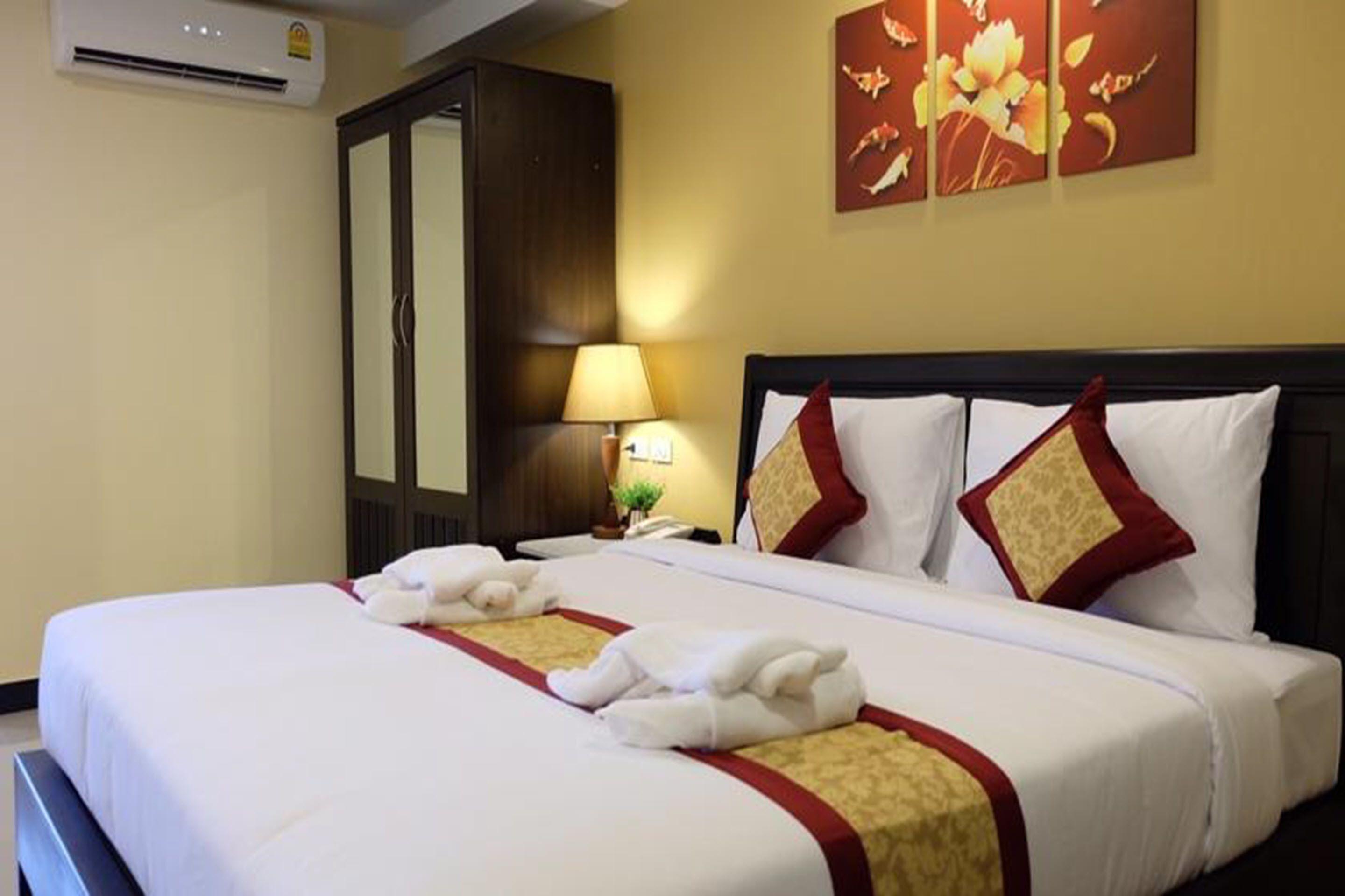 โรงแรม The Grand Day Night