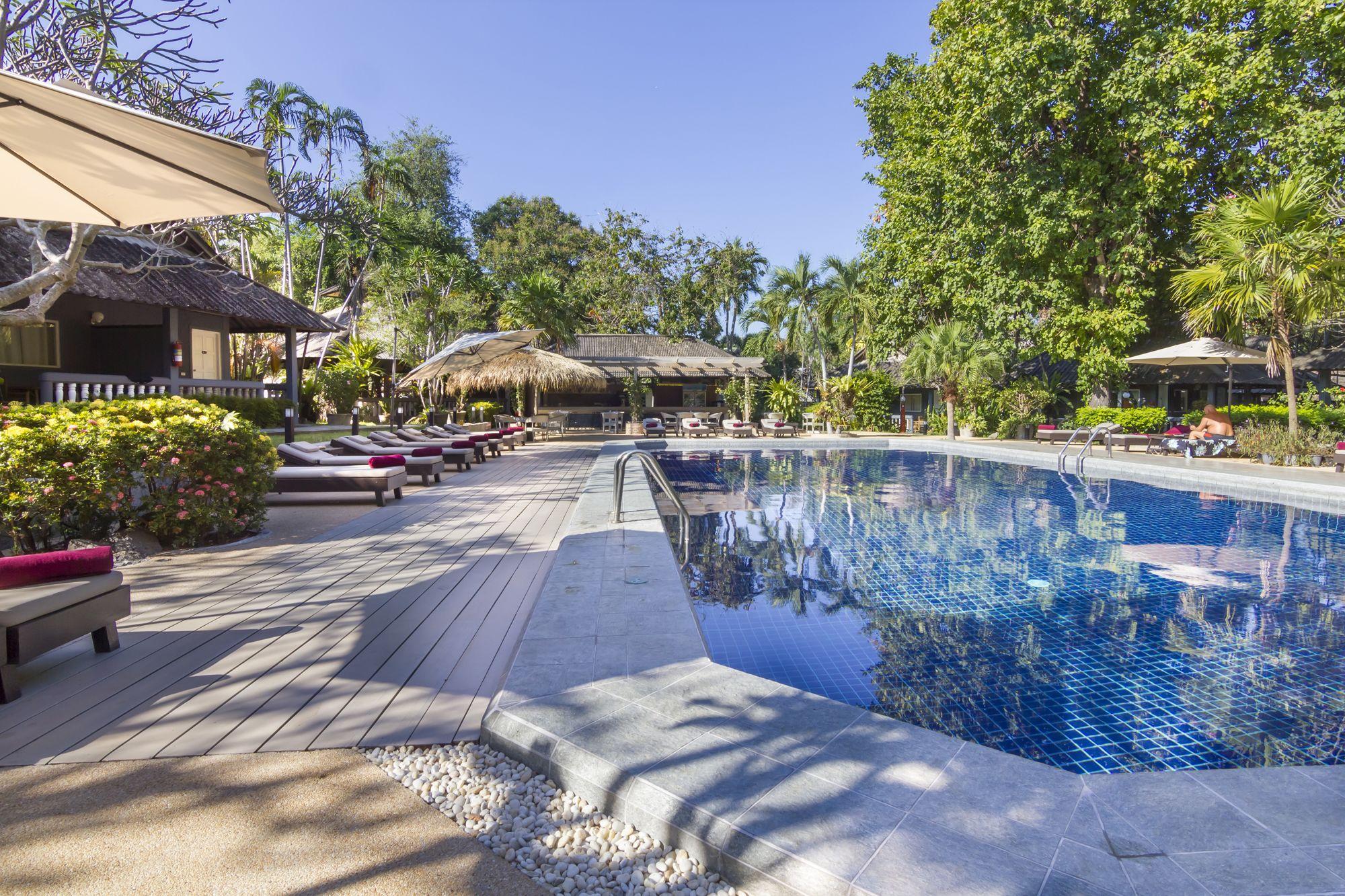 Let's Hyde & - Pool Hotel 4*