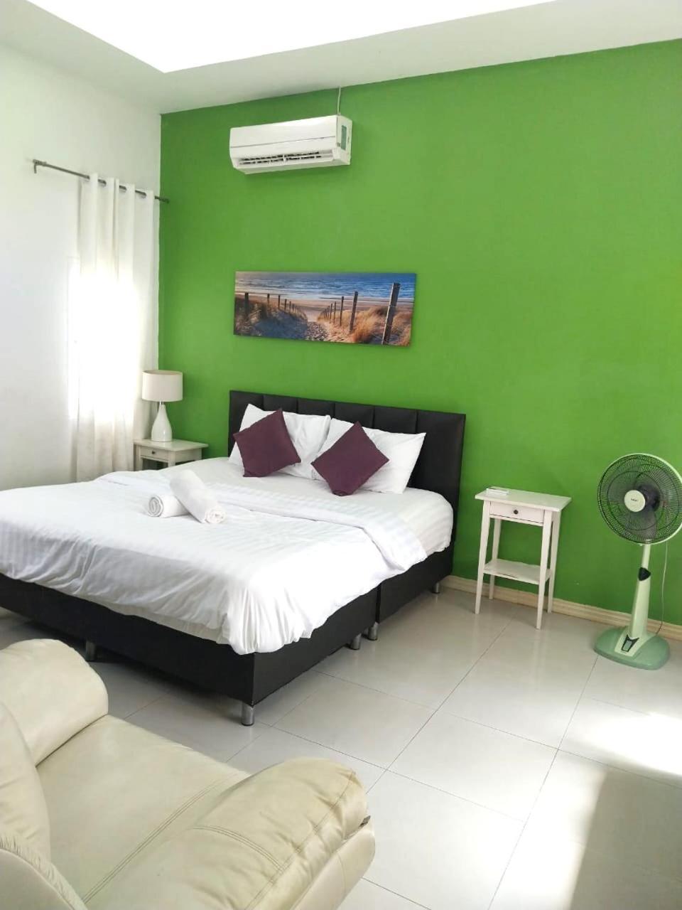 Happy N Joy Pool Near Jomtien On Thepprasit Road *