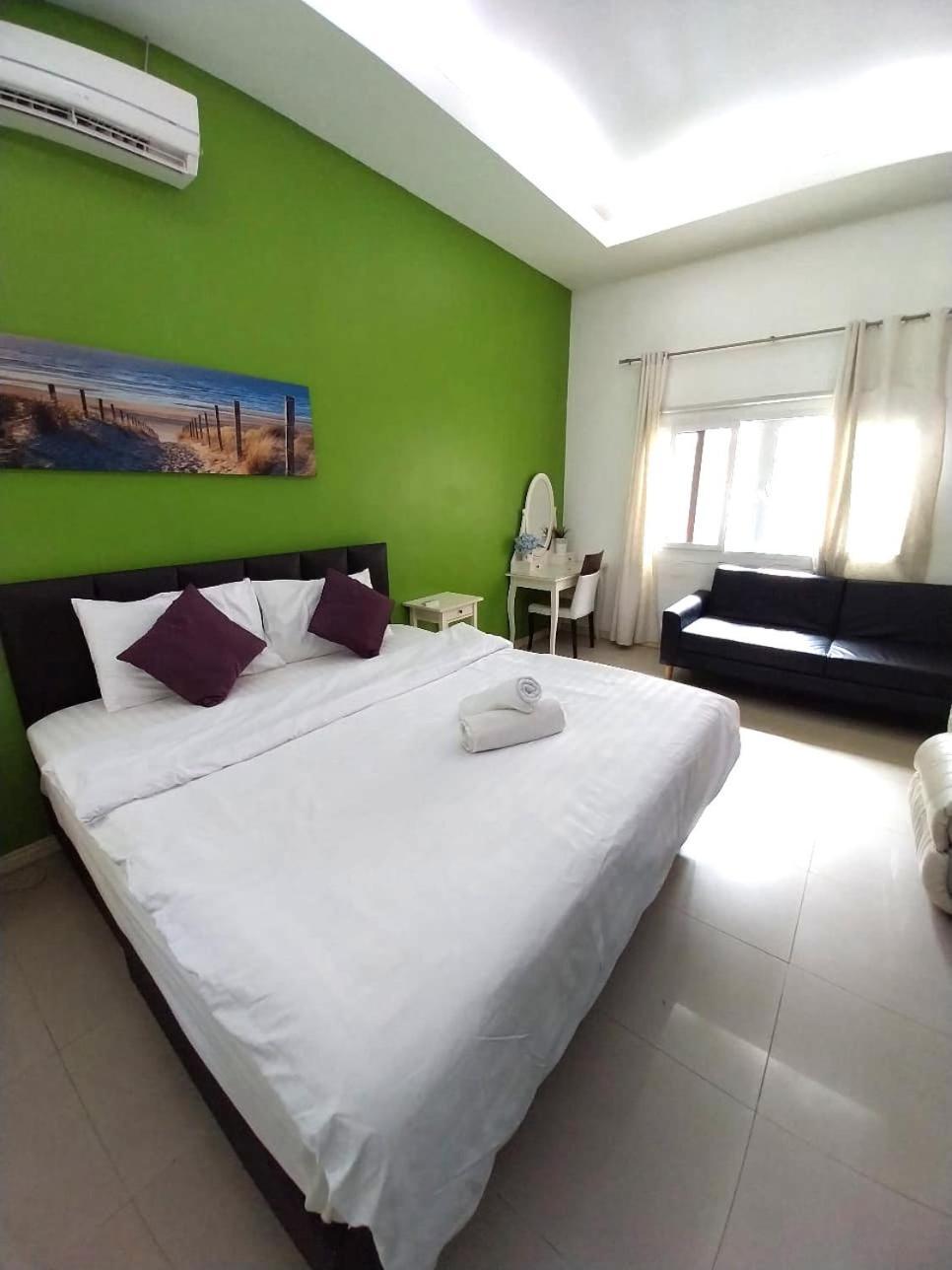 Villa Happy N Joy Pool Near Jomtien On Thepprasit Road Pattaya