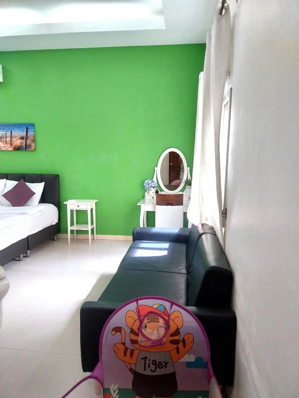 Happy N Joy Pool Near Jomtien On Thepprasit Road