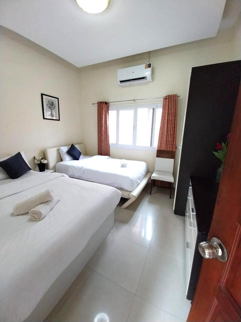 Happy N Joy Pool Near Jomtien On Thepprasit Road *