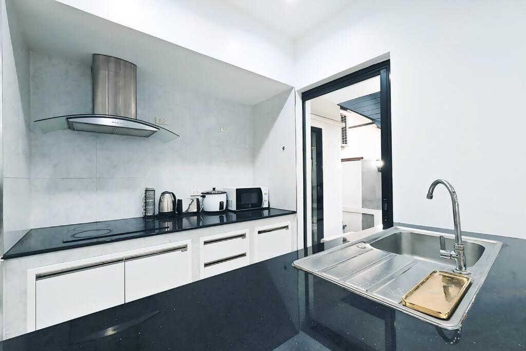 Luxury Pool Center C8 - 4 Bedroom Pattaya