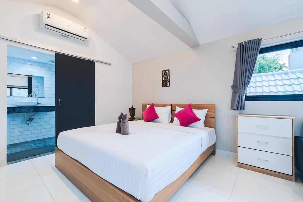 Luxury Pool Center C8 - 4 Bedroom Villa Pattaya