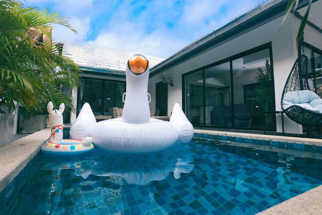 Luxury Pool Center C8 - 4 Bedroom Villa Pattaya