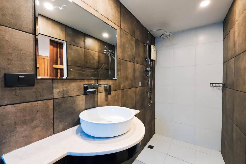 Luxury Pool Center C8 - 4 Bedroom Villa Pattaya