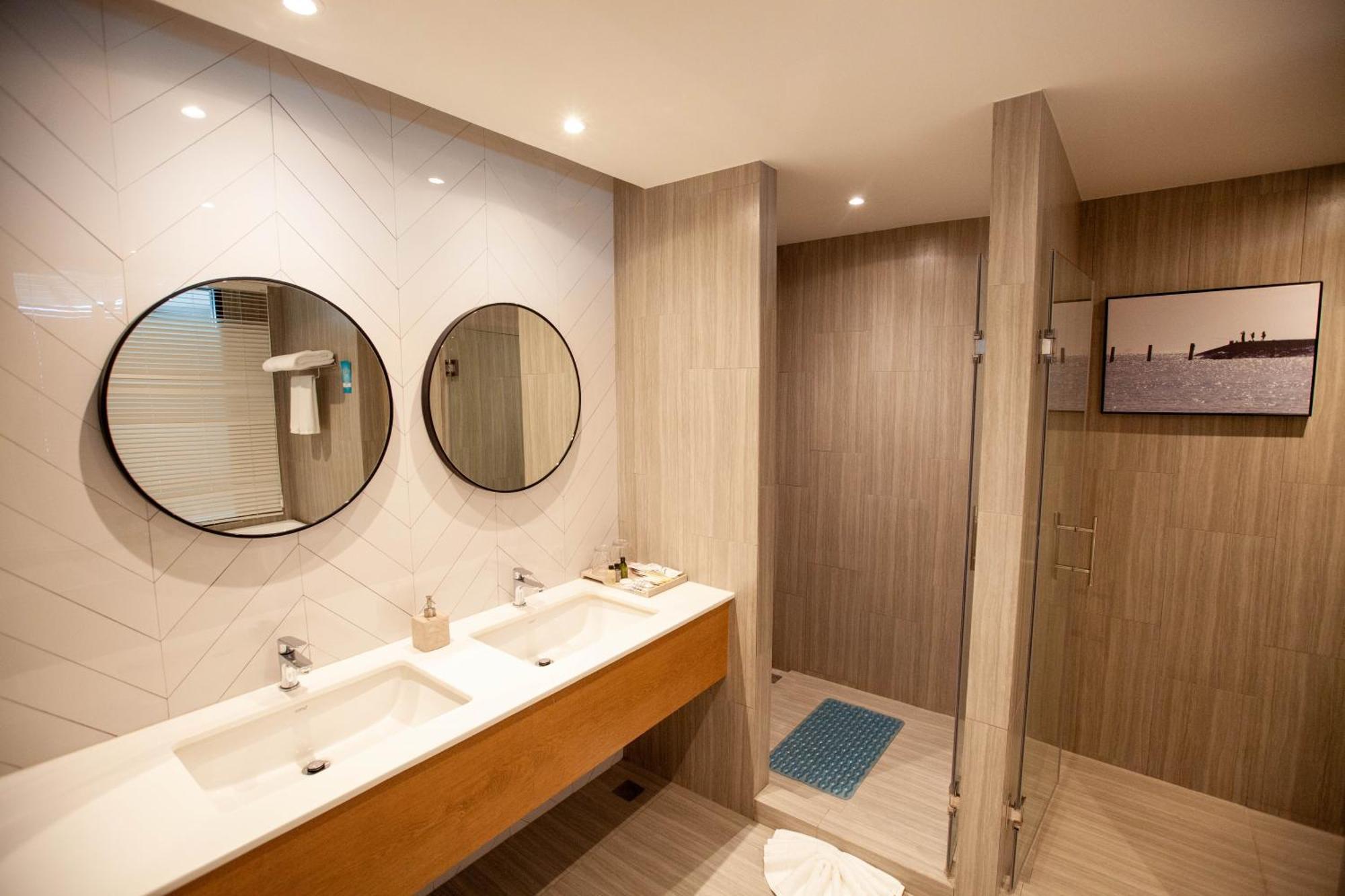 Brighton Grand & Convention Hotel 5*