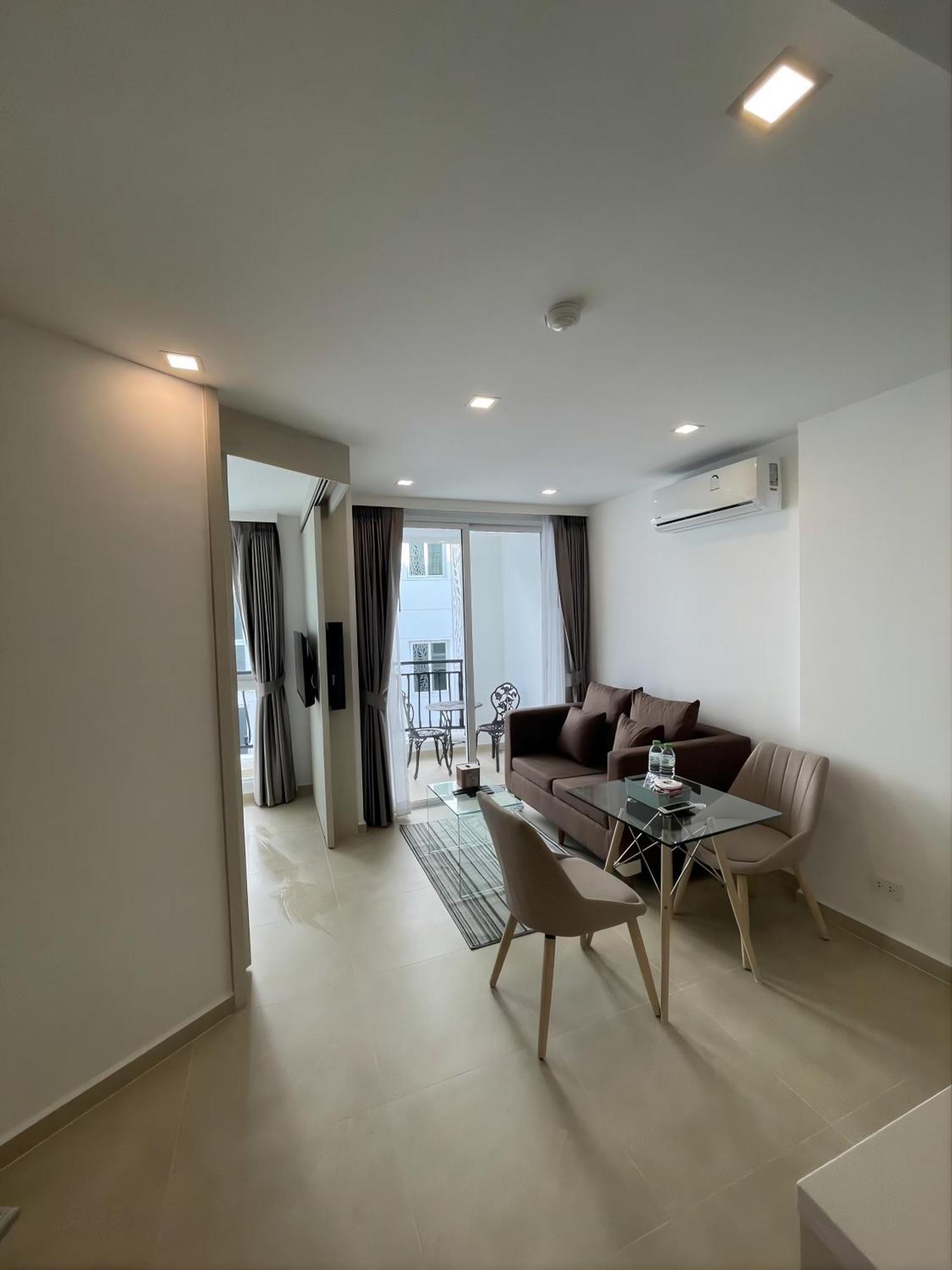Beautiful 1 Bedroom With Big Balcony And Lagoon Pool Apartment *