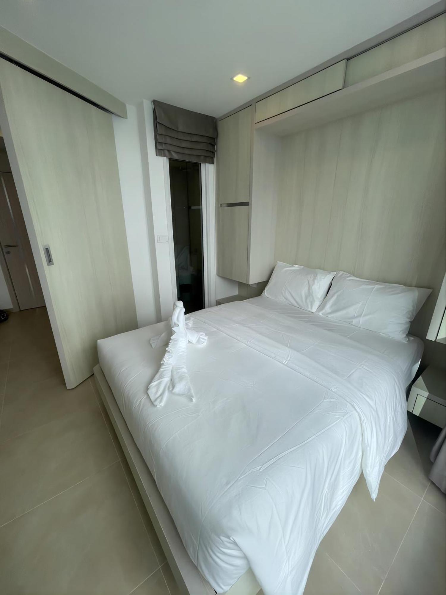 Beautiful 1 Bedroom With Big Balcony And Lagoon Pool *