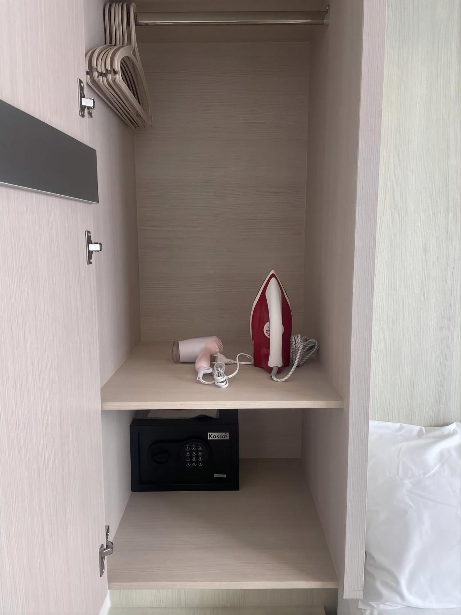 Beautiful 1 Bedroom With Big Balcony And Lagoon Pool Apartment