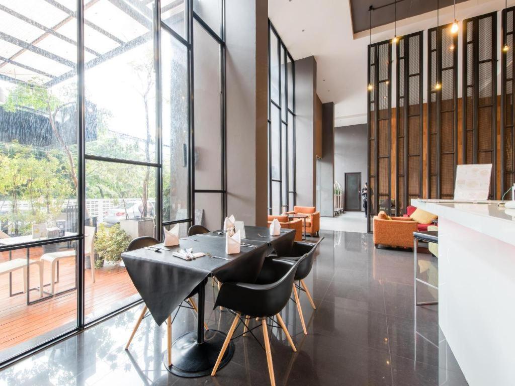 เพจ 10 โฮเต็ล โรงแรม 4*