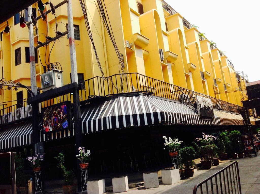 โรงแรม เดอะ แอมเบียนซ์ โฮเทล 3*