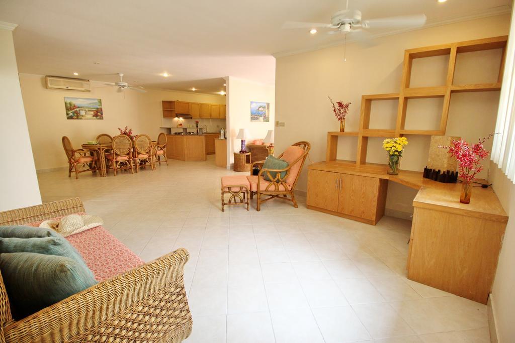 Butterfly Garden Boutique Residences Apts And Villas, A Lifestyle Destination Ex Lg 1-3 Bedroom Units , Full Kitchen, 2 Full Bathrooms, Rain Shower, Bath, Free Bbq, Free Fast Fiber Optic Wifi, Staff 24-7 Pattaya