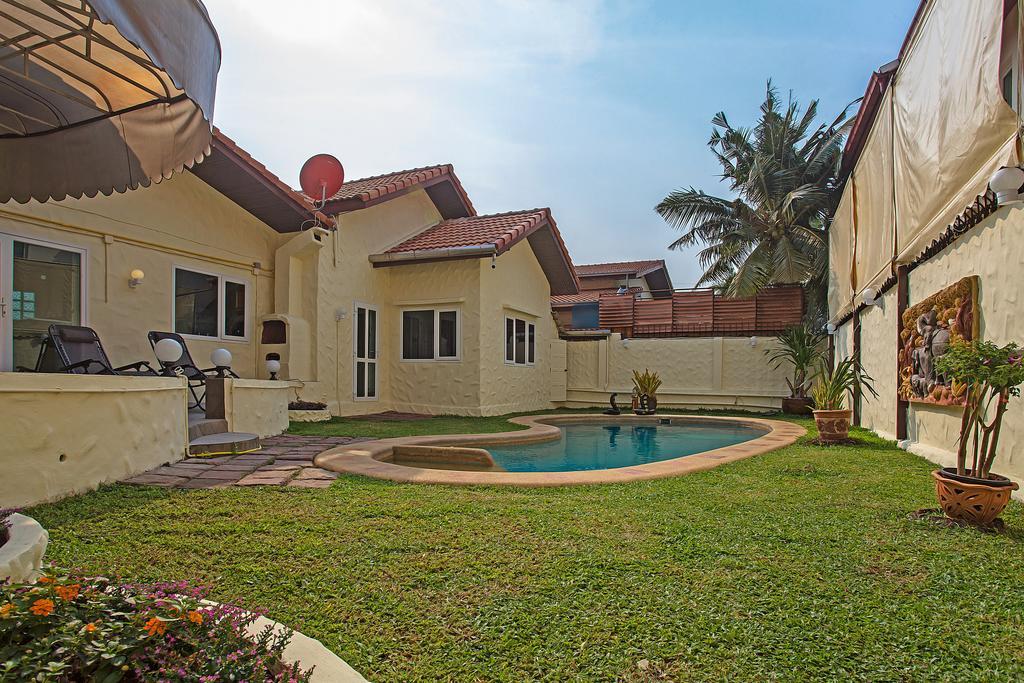 Villa Nai Mueang Far With - 4 Bedroom Pattaya