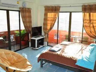 Pattaya Holiday Lodge