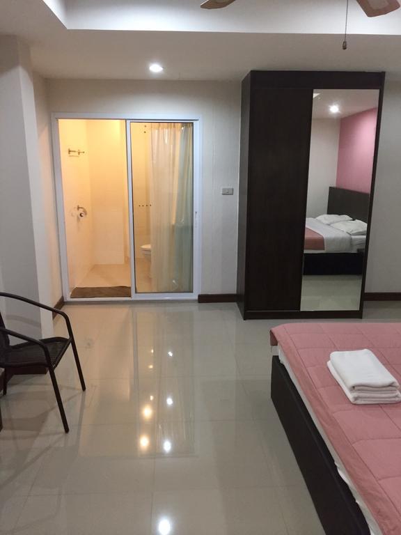 Shanghai Monna Bar Guest house