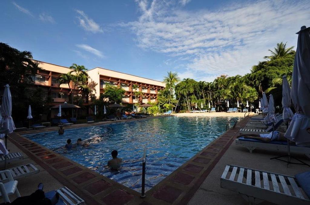 Basaya & Hotel 3*