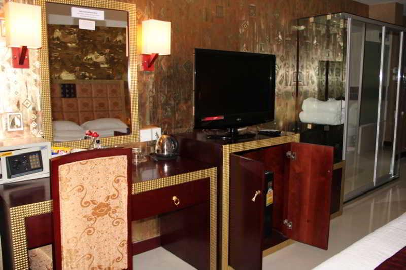 Hotel The Privi 2*