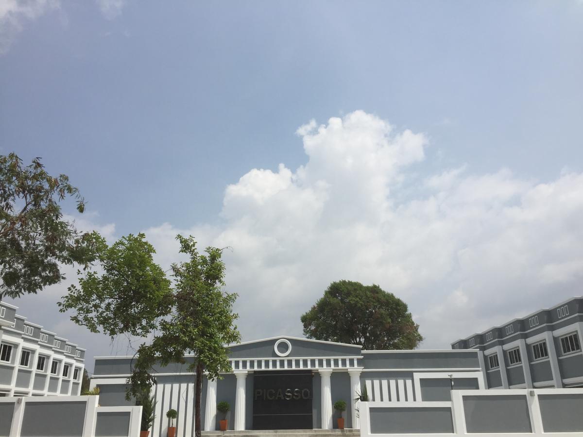 Picasso Motel Pattaya
