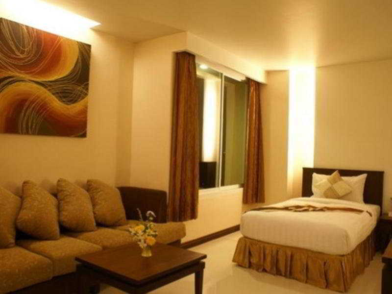 Hotel Aiyara Palace
