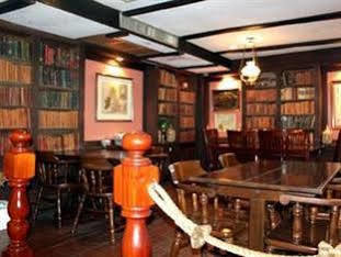 Jomtien Boathouse Hotel