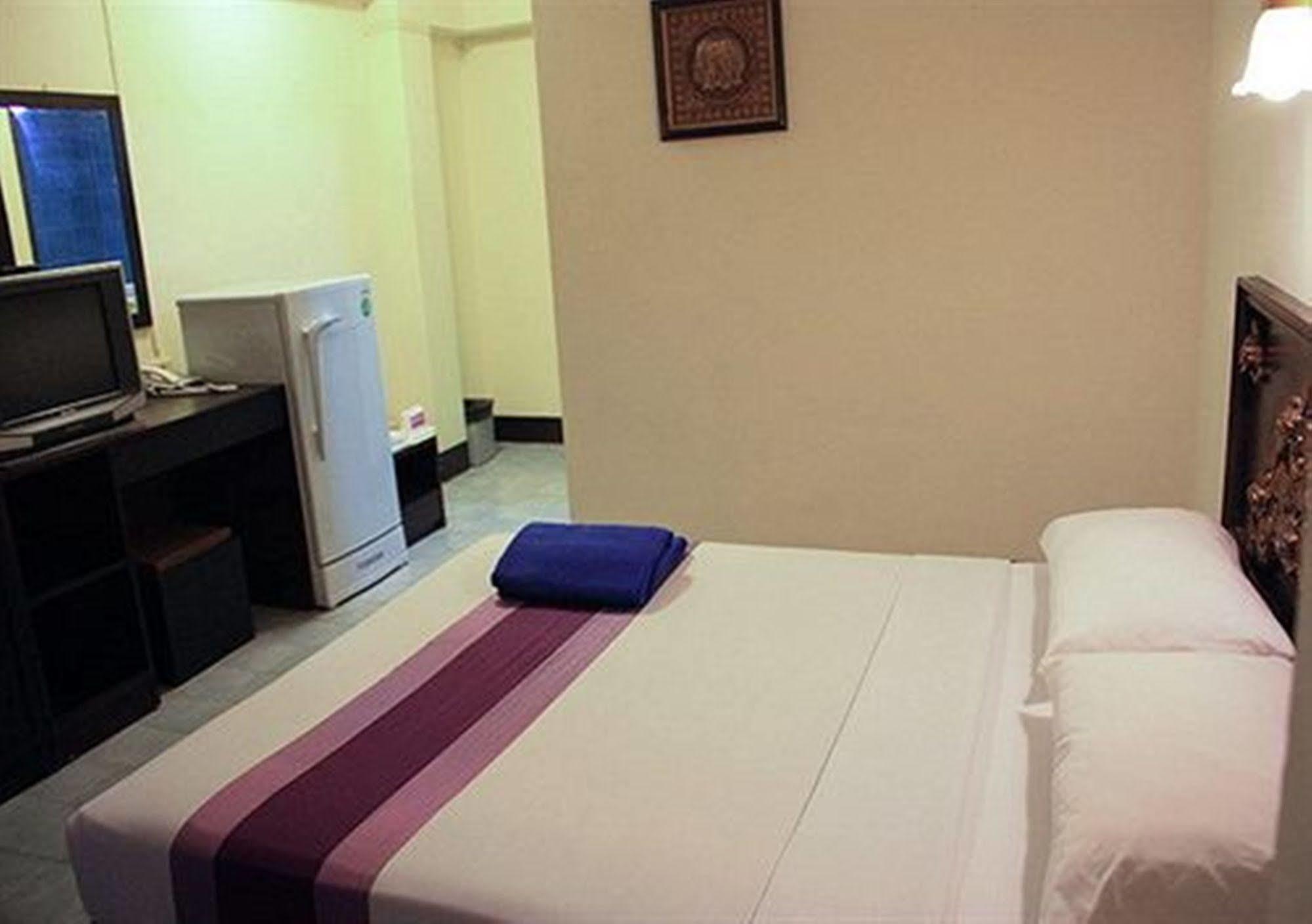 Sawasdee Sabai Hotel 2*