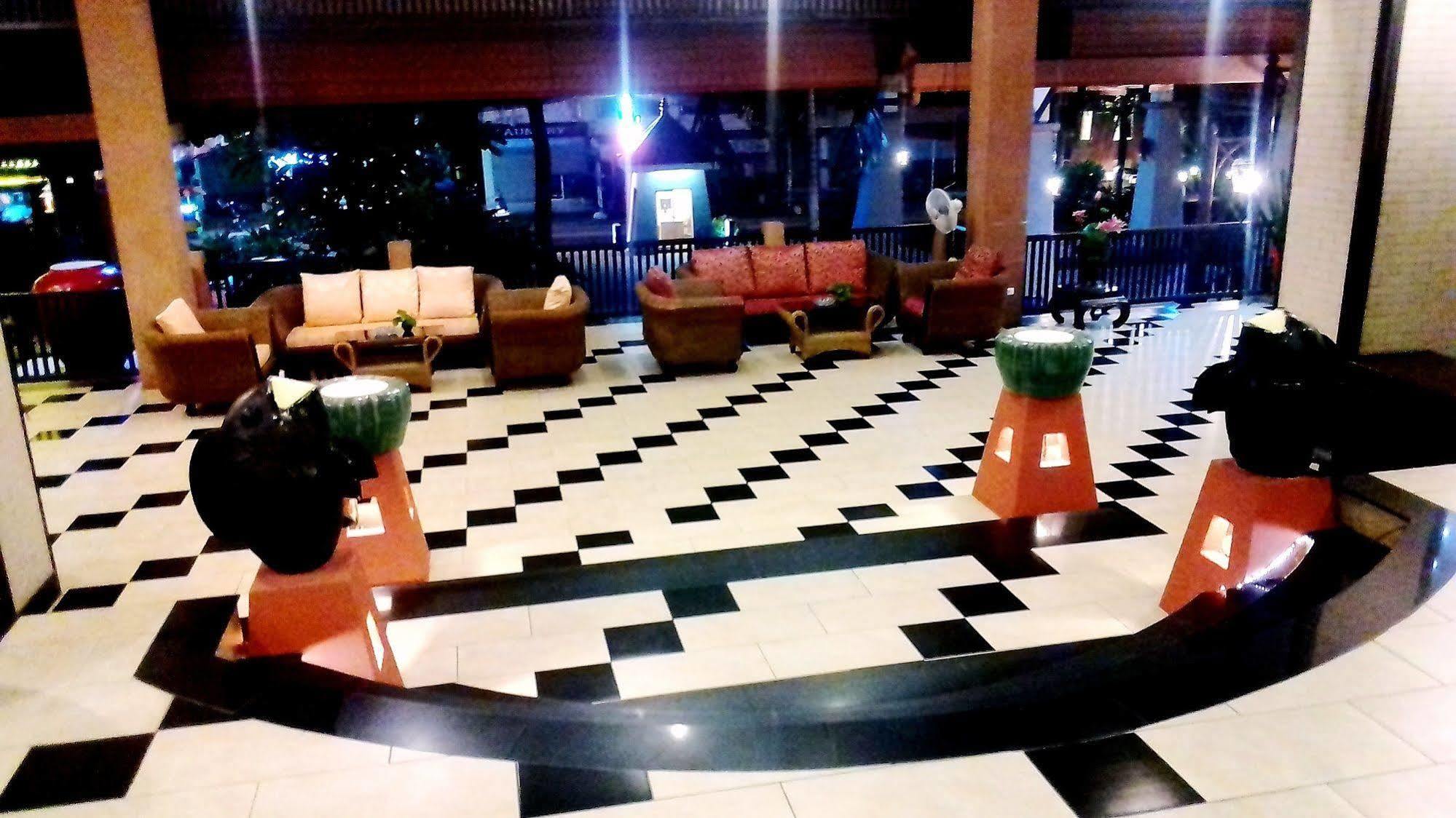Phuphaya 4* Pattaya