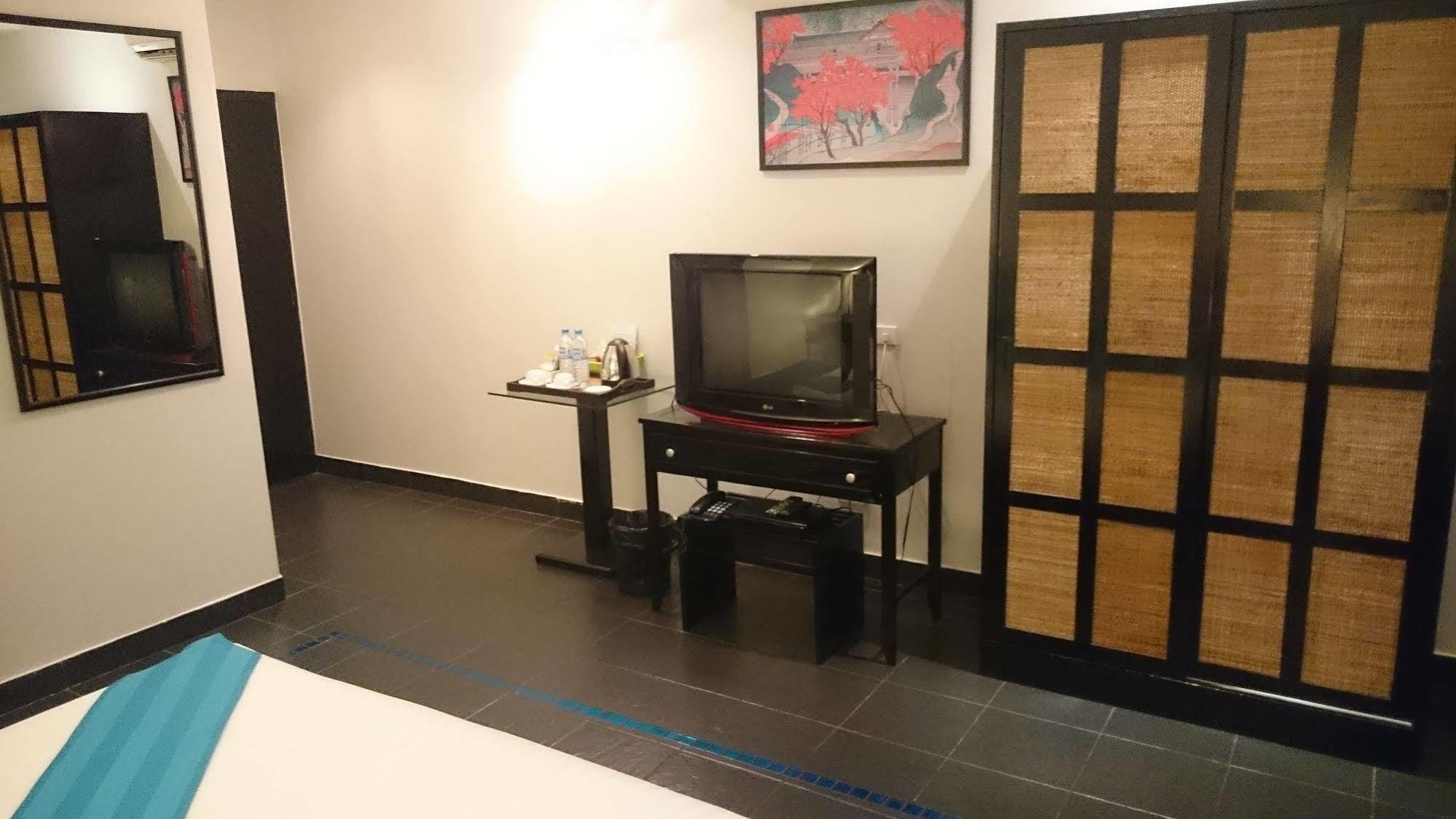 The Venue - Sha Extra