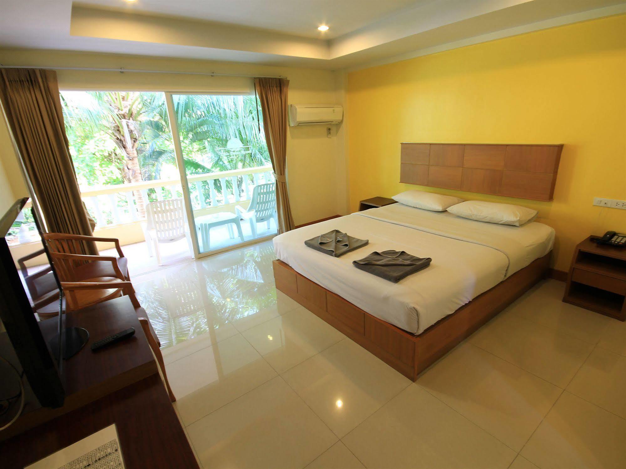 Twin Palms Pattaya, Sha Extra Certified Hotel 3*