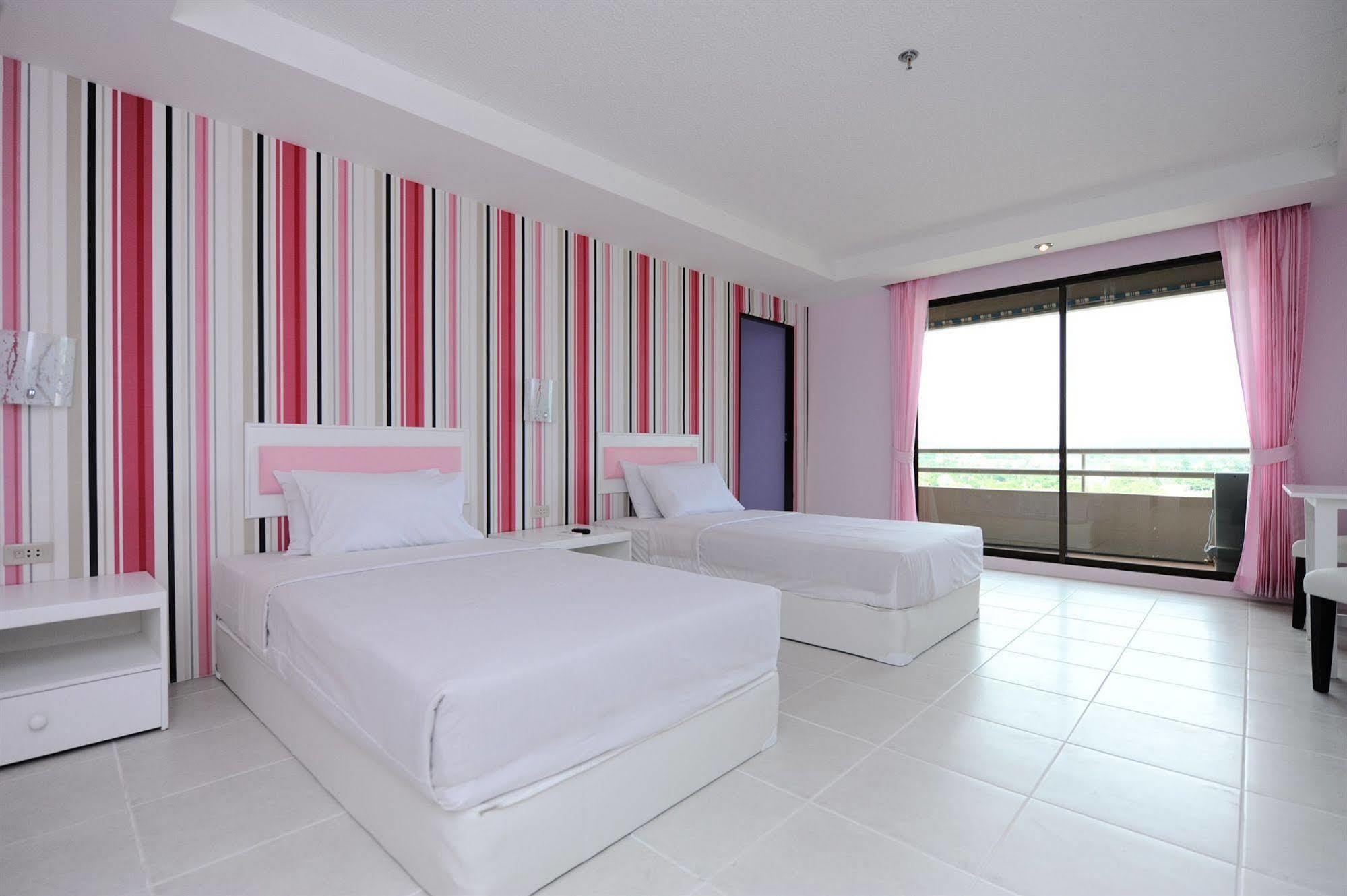 Hotel Angket Hip 4*