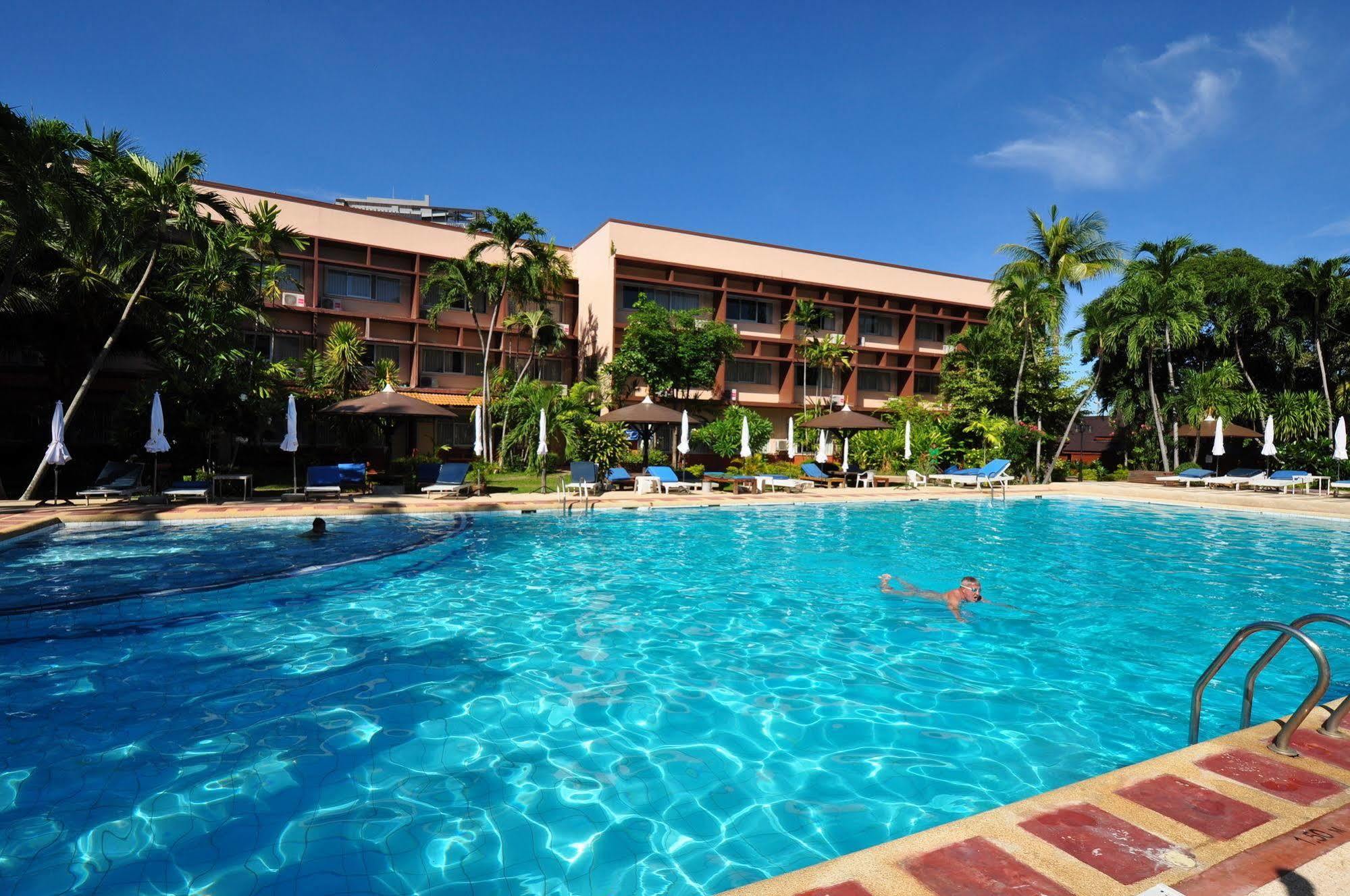 Basaya & 3* Pattaya