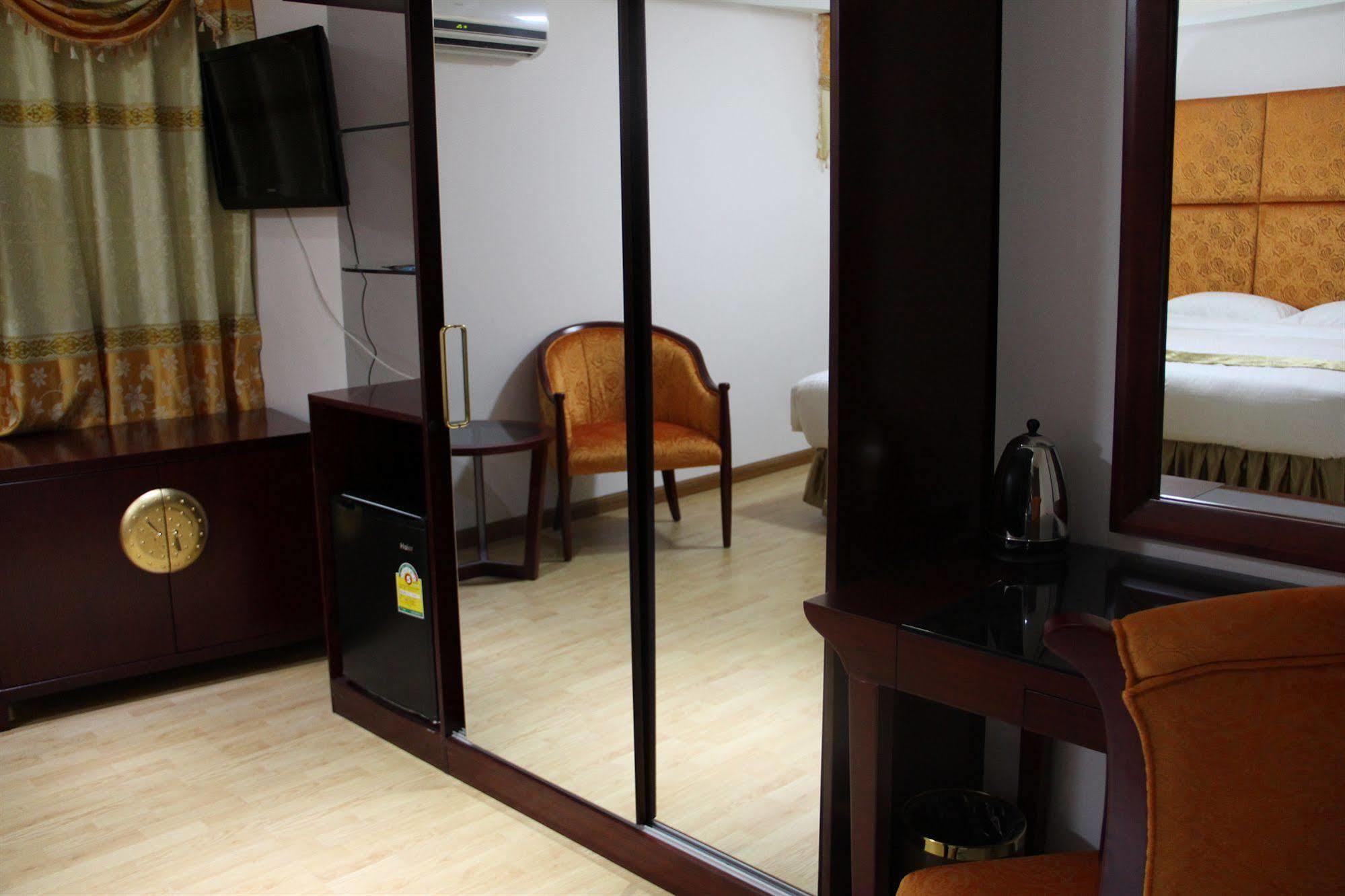 Hotel The Privi 2*