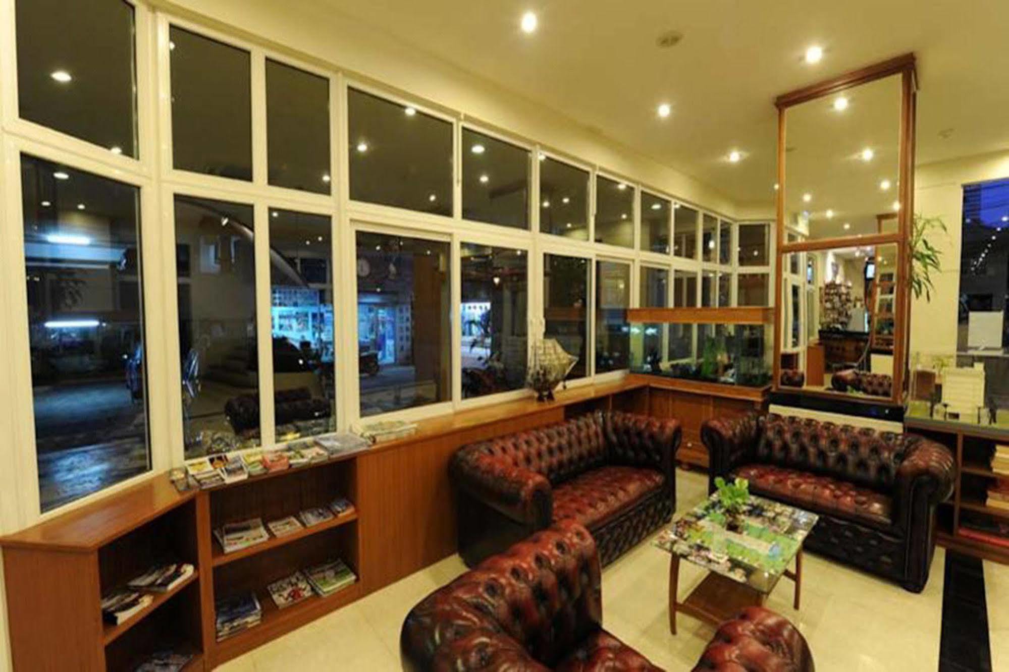 Whitehouse Condotel 3*