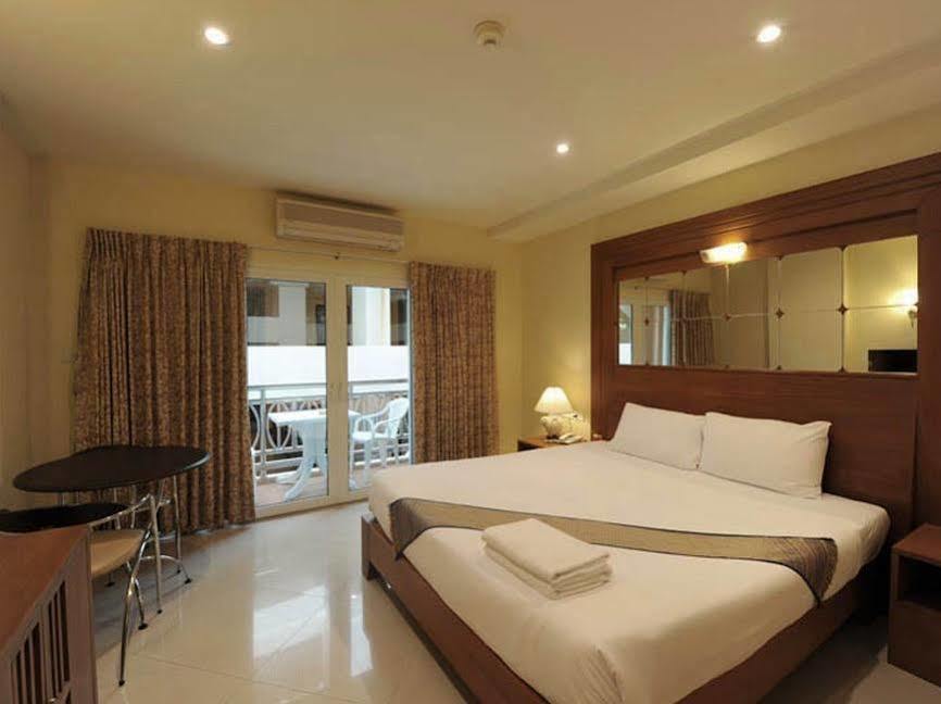Whitehouse Condotel 3* Pattaya