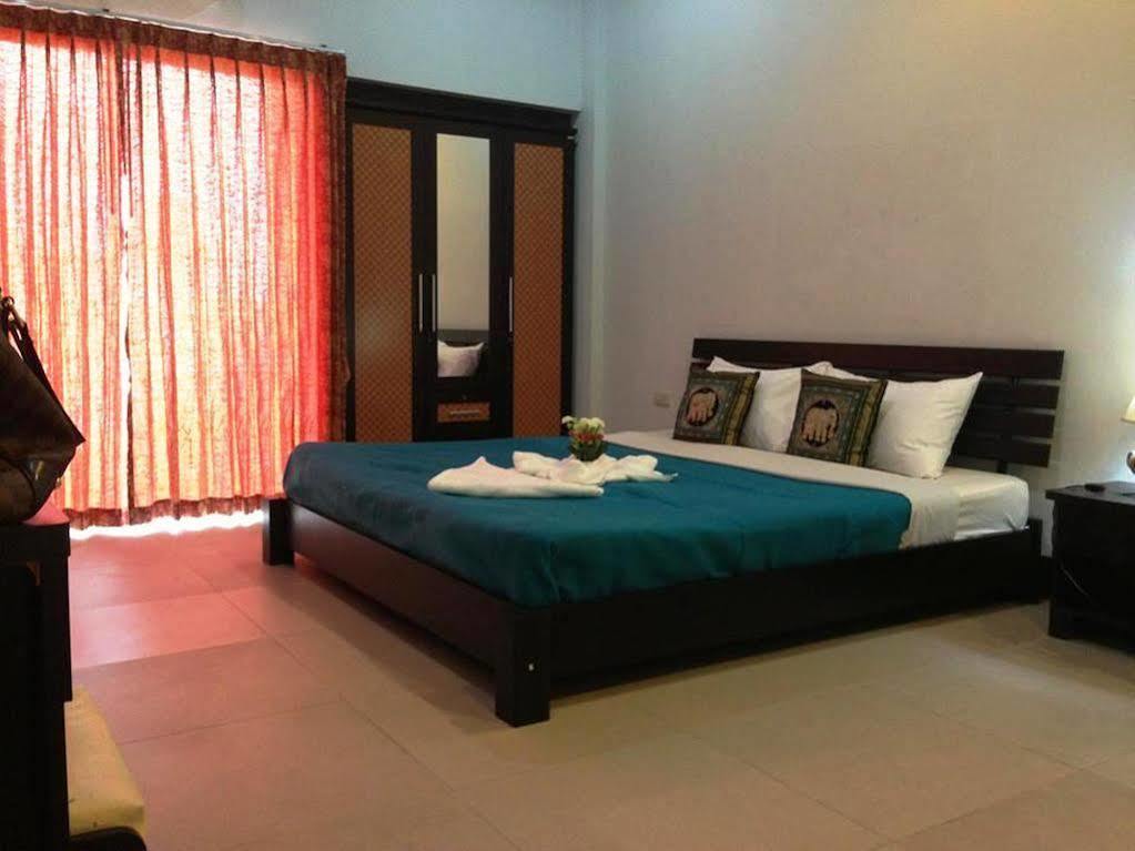 Malee And Restaurant Hostel
